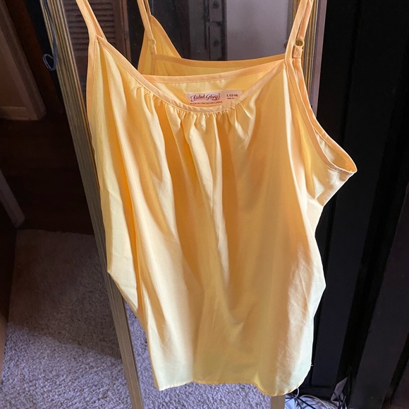 Yellow tank with adjustable straps. - Picture 2 of 2